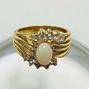 Vintage Cocktail Ring Size 6.5  Faux Opal Dome Rhinestones Yellow Gold Tone